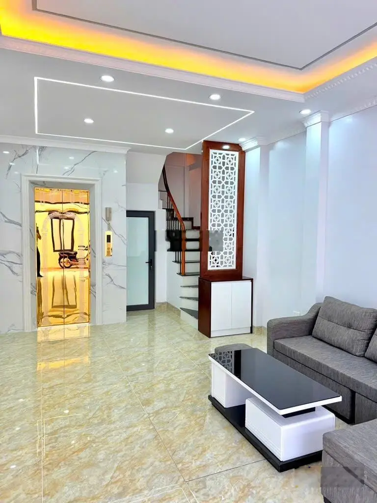 Bán nhà cầu giấy - nhà đẹp tặng nội thất - 6 tầng thang máy - dt40m2, hơn 11 tỷ