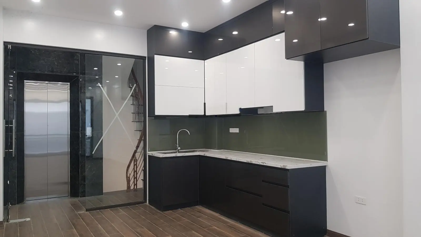 Bán nhà 6 tầng Xuân Phương 35m2 có kinh doanh ô tô 7 chỗ vào, gần chợ trường học, LH: 09419113333