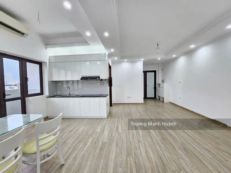 Nhà dân xd 6T, 2 mặt ngõ sát đường Trần Duy Hưng Cầu Giấy HN, 59m2 Mt4m chào 15,9 tỷ Ô tô qua nhà,