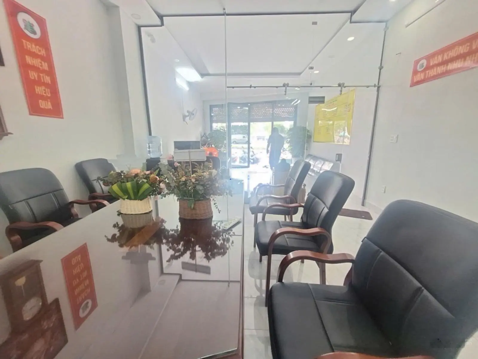 Nhà mặt tiền đường Phạm Văn Đồng vị trí đẹp kế GigaMall- nhà 1T3L hoàn công - giá giảm còn 19 tỷ TL