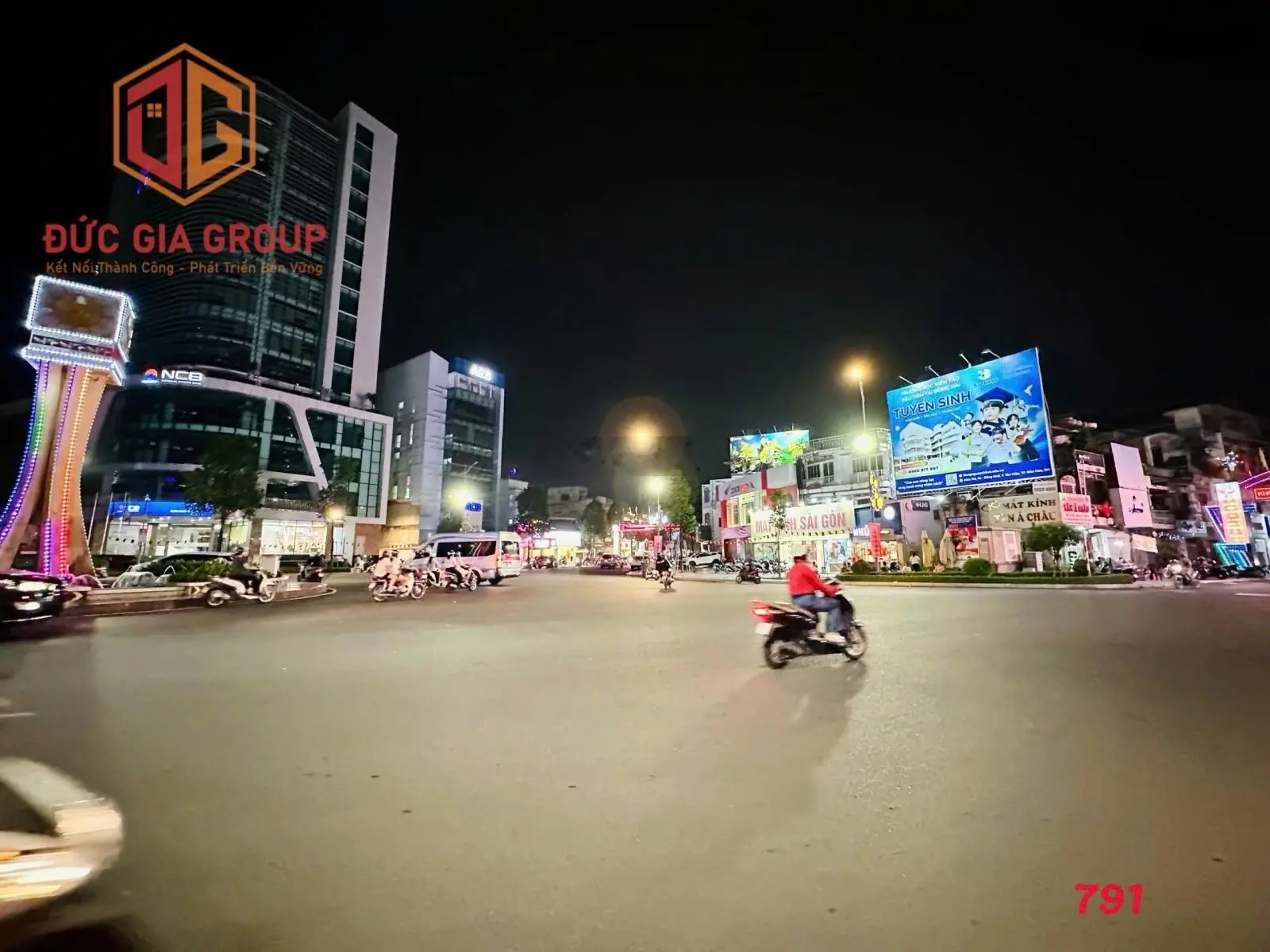 Hàng Hiếm! Bán nhà góc đối diện công viên Biên Hùng, hơn 14m mặt tiền, giá 34 tỷ