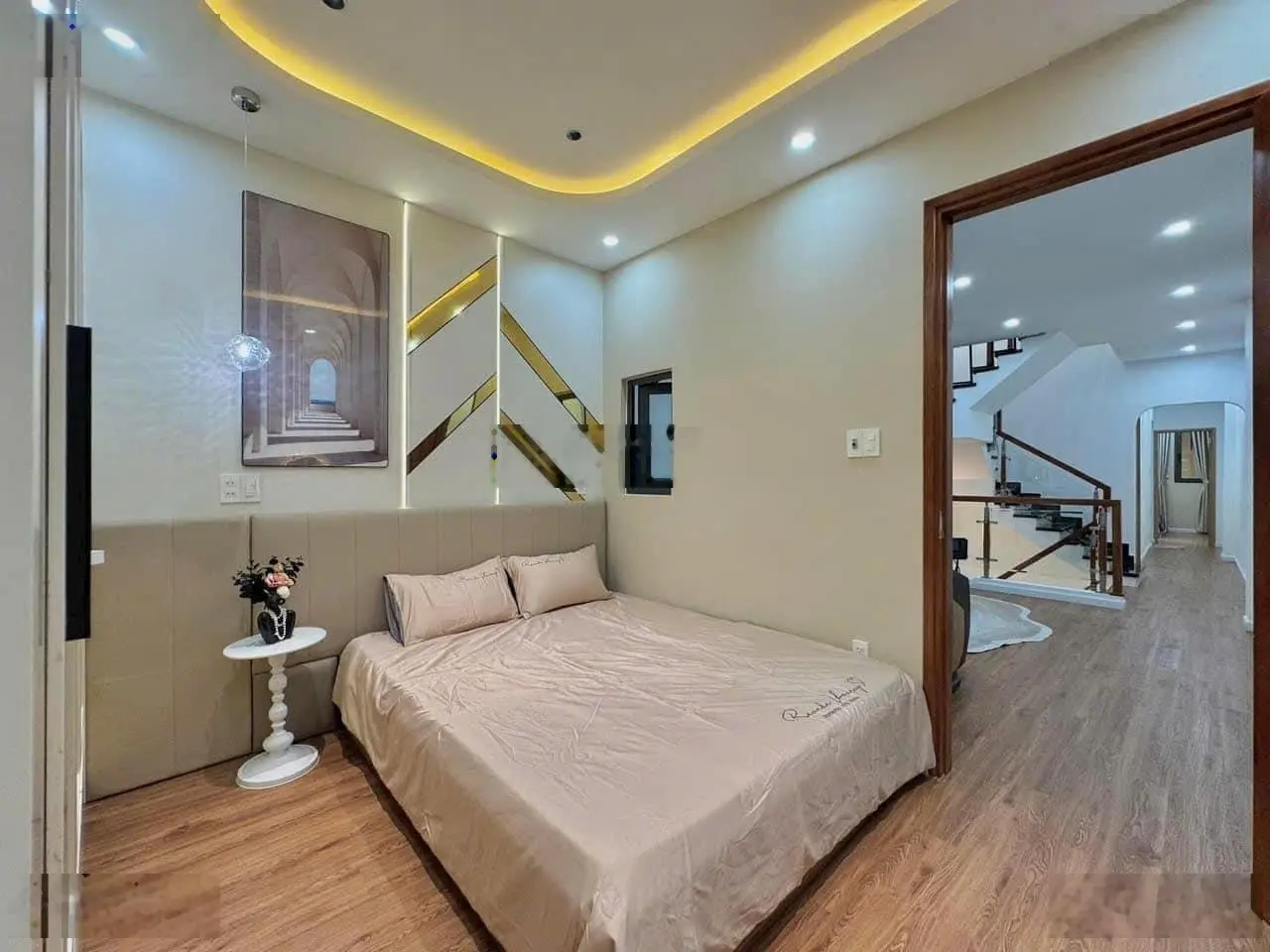 Cần bán gấp nhà Lý Chính Thắng, p8, quận 3. Giá 3,1 tỷ. Sổ hồng riêng, nhà mới bao đẹp
