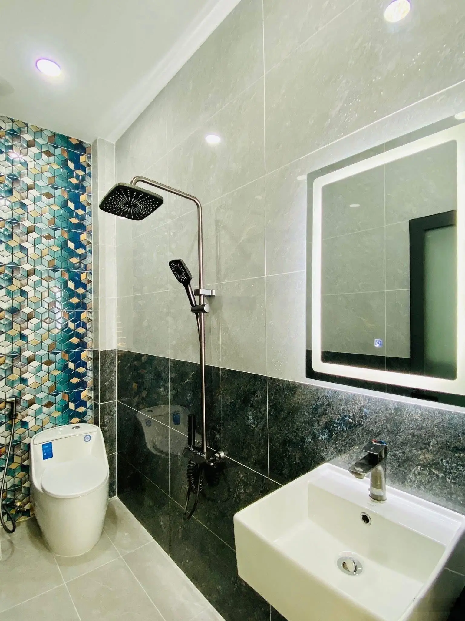 Chủ đi định cư bán gấp nhà Phạm Đình Toái - Q3, gần bệnh viện Da Liễu. 76m2 đang cho thuê 24 tr/th