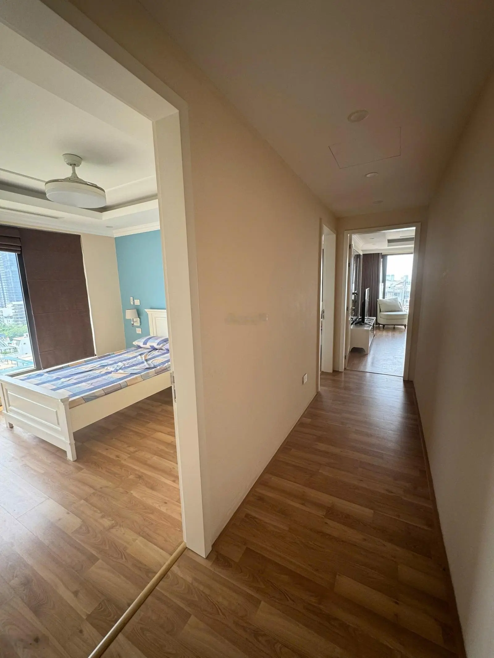 Chính chủ bán căn hộ Soleil 146m2 view 2/3 diện tích Hồ Tây, full nội thất mới tinh, gồm 3 ngủ