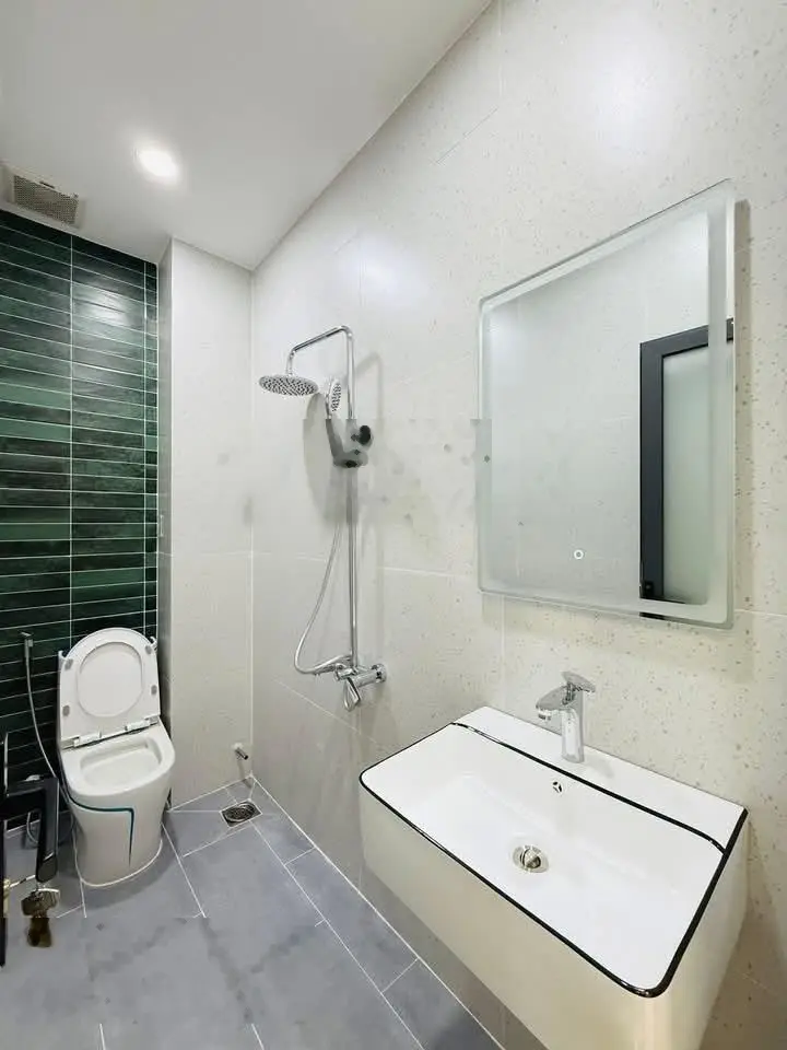 Bán gấp nhà 1/ Lê Thị Bạch Cát , P11 , Q11. DT 114m2 giá 4 tỷ 9.Sổ hồng riêng