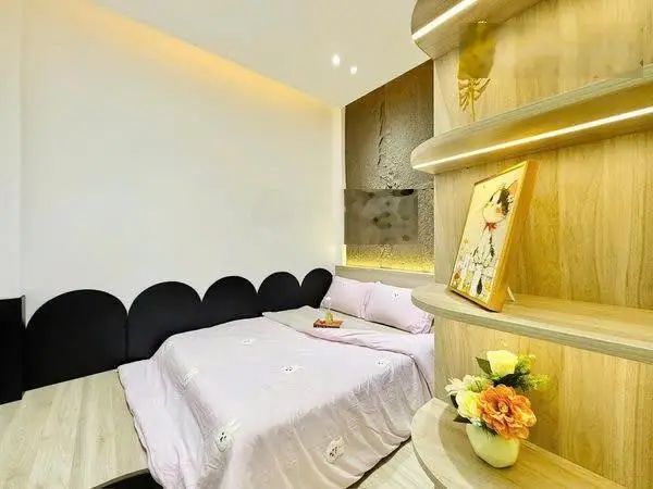 Giá 4 tỷ 950. bán gấp nhà, q3. hẻm oto. hđ thuê 20tr/th. nhanh tay lh 0784 813 ***