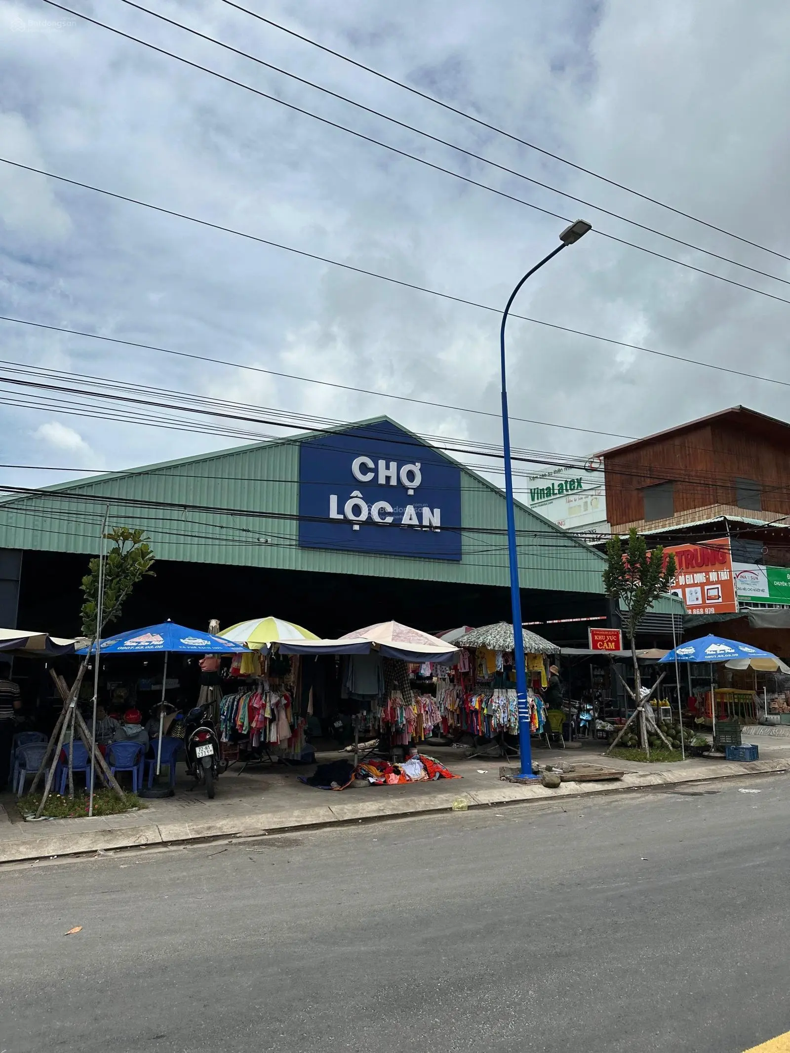 Chính chủ cần bán gấp lô đất gần Biển Hồ Tràm giá cực kì rẻ, nằm kế bên khu hành chính, gần biển