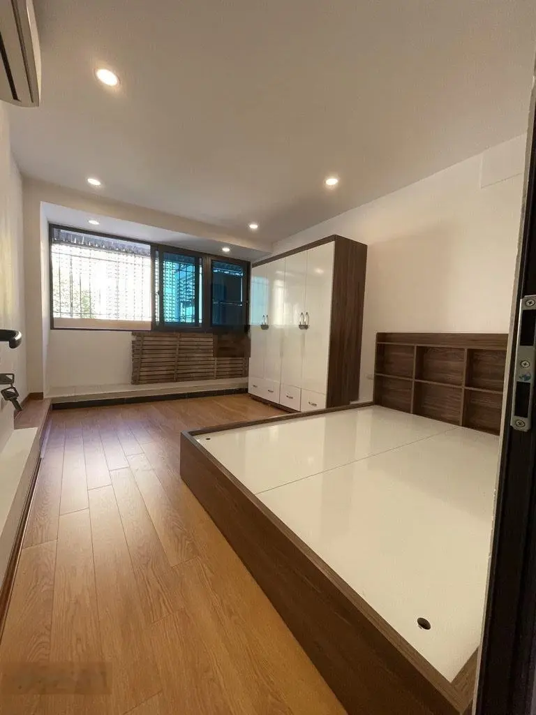 Bán TT Nguyễn Chí Thanh, Đống Đa, phố vip ở sướng, Dt 60m2 giá 3.25 tỷ