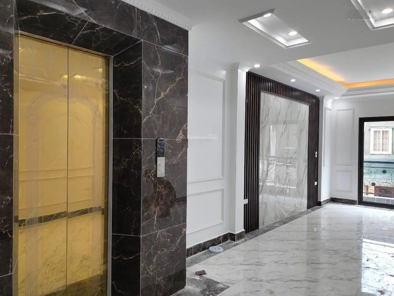 Bán nhà riêng 49m2 ngõ 58 Hoàng Đạo Thành, phân lô, ô tô tránh, gara ô tô.