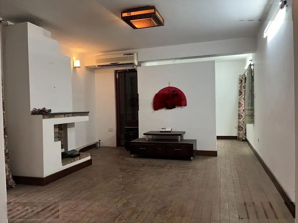 Quá hiếm cực rẻ, bán nhà âu cơ, sân vườn giáp hồ - không quy hoạch, 120,5 m2, giá 14,2 tỷ