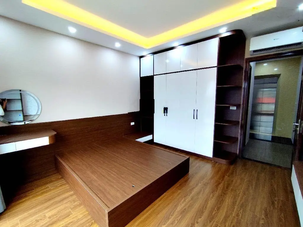 Tôi cần bán nhà đẹp phố Đặng Văn Ngữ - quận Đống Đa MT rộng ô tô kinh doanh tốt, giá rẻ
