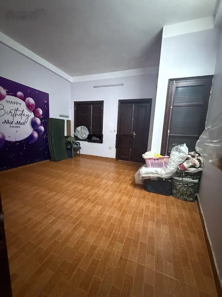 Mặt phố Ngọc Hồi, đường 16m, ô tô tránh, vỉa hè rộng: 60m* 4 tầng* 4,6m mặt tiền. Dân xây . 8,5 tỷ