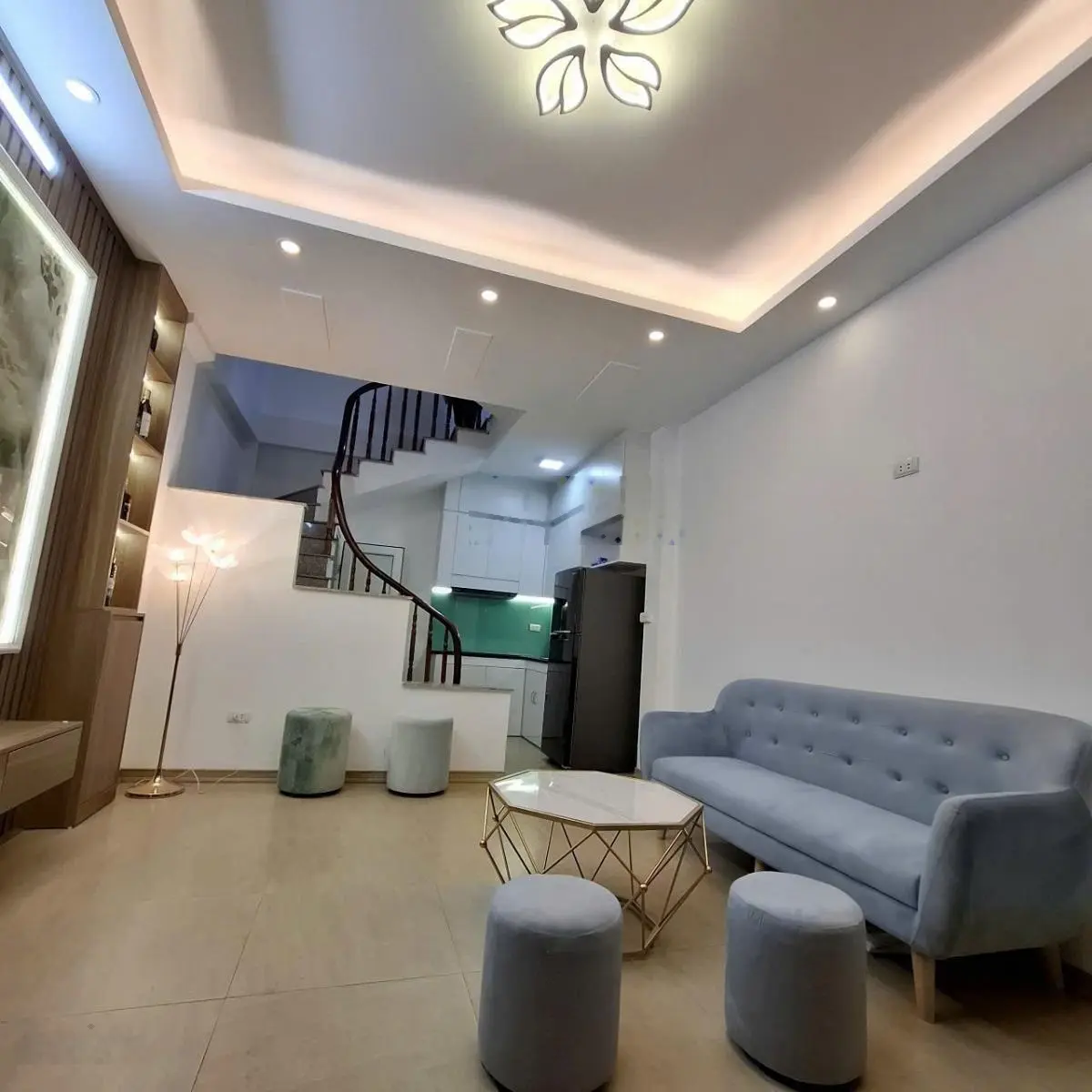 Chính chủ bán nhà riêng Kim Ngưu, giá chỉ 5,75 tỷ có diện tích 32m2 * 4 tầng. Nhà đẹp, ngõ thoáng