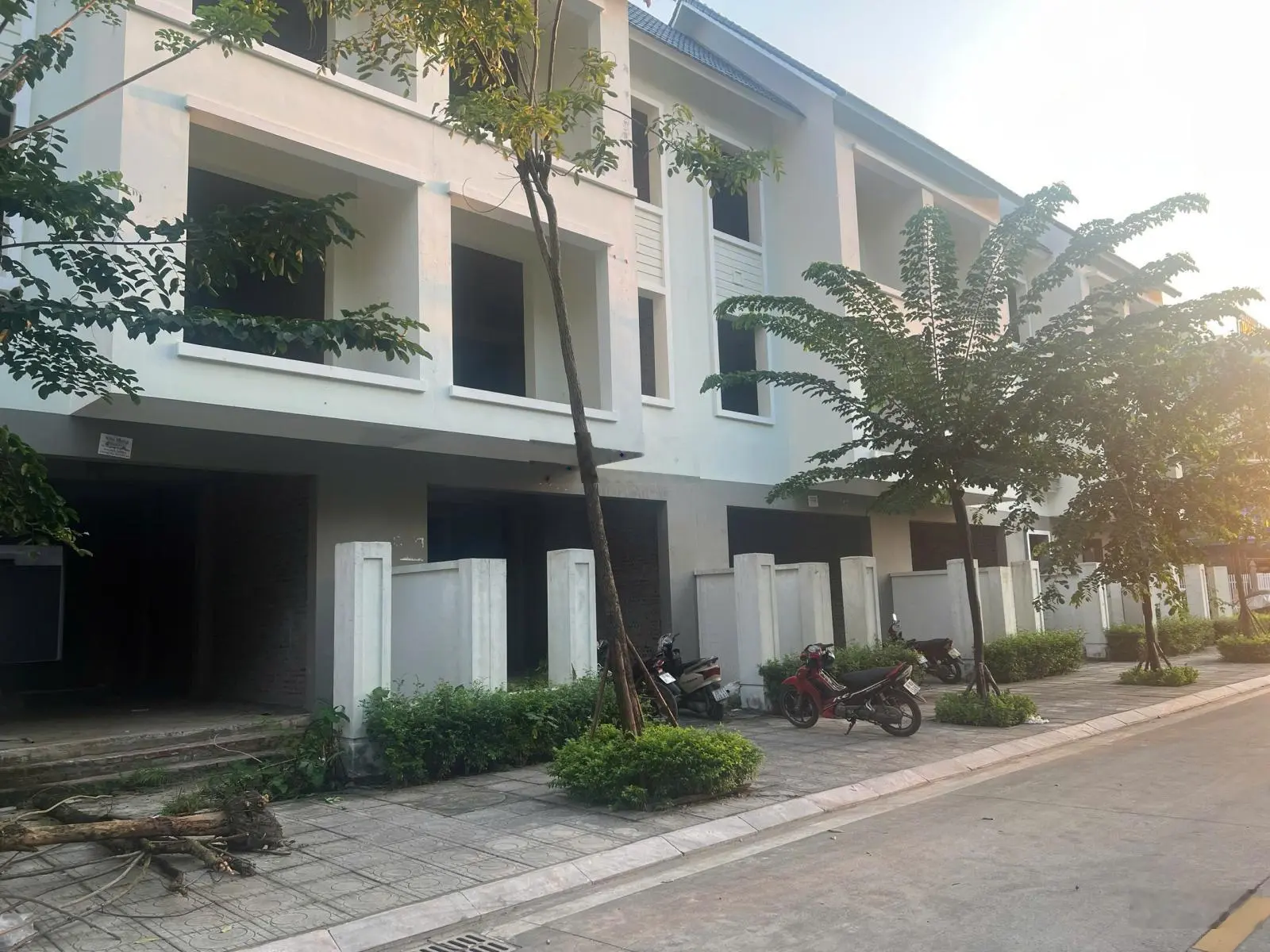 Bán nhà liền kề khu B mới Geleximco Lê Trọng Tấn Hà Đông diện tích 90m2 giá đầu tư. LH 0976 786 ***