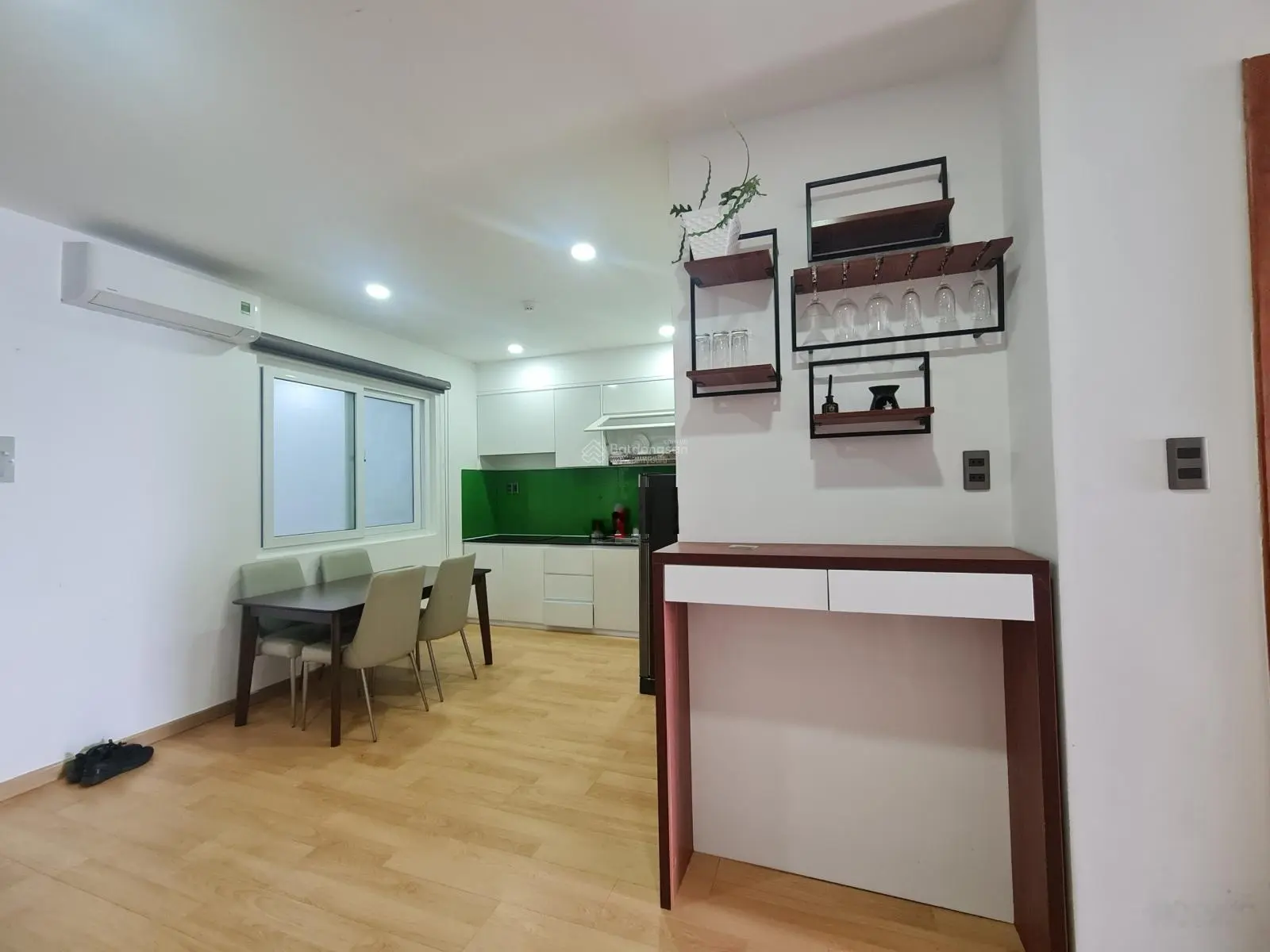 Bán nhanh căn 2 phòng ngủ 68m2 View trực diện biển giá 2,1 tỷ bao hết chi phí sang tên
