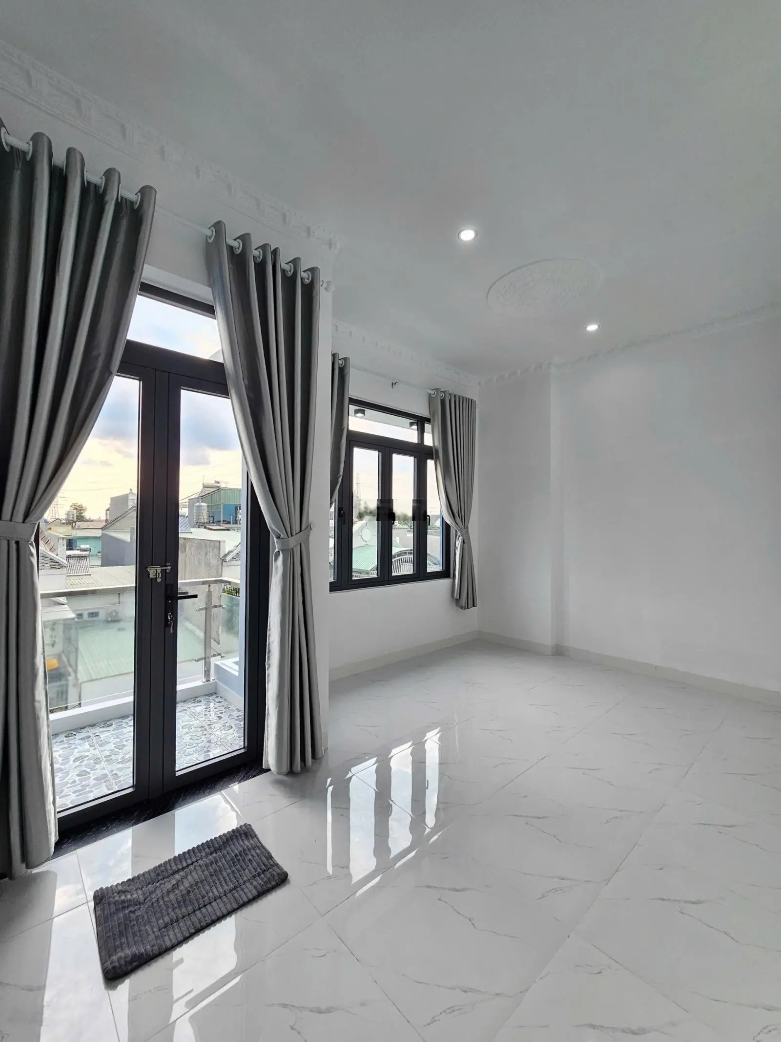 Nhà hoàn công: 4tỷ850, 97m2 nhà full nội thất sân ô tô KDC cạnh vòng xoay An Phú, TP. Thuận An