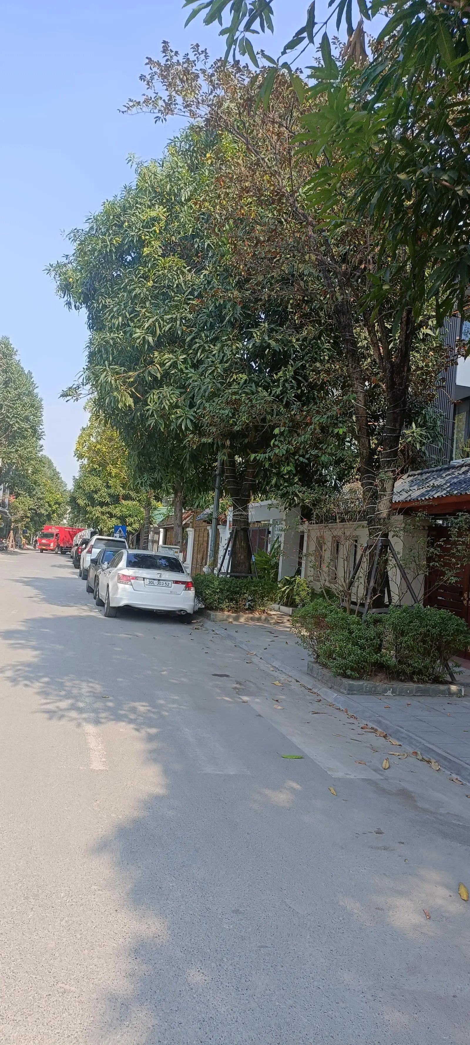 Biệt thự xây thô KĐT Văn Quán, Hà Đông. Dt98m2 x 5 tầng. Mt8m. Giá 19.3tỷ. View vườn hoa.