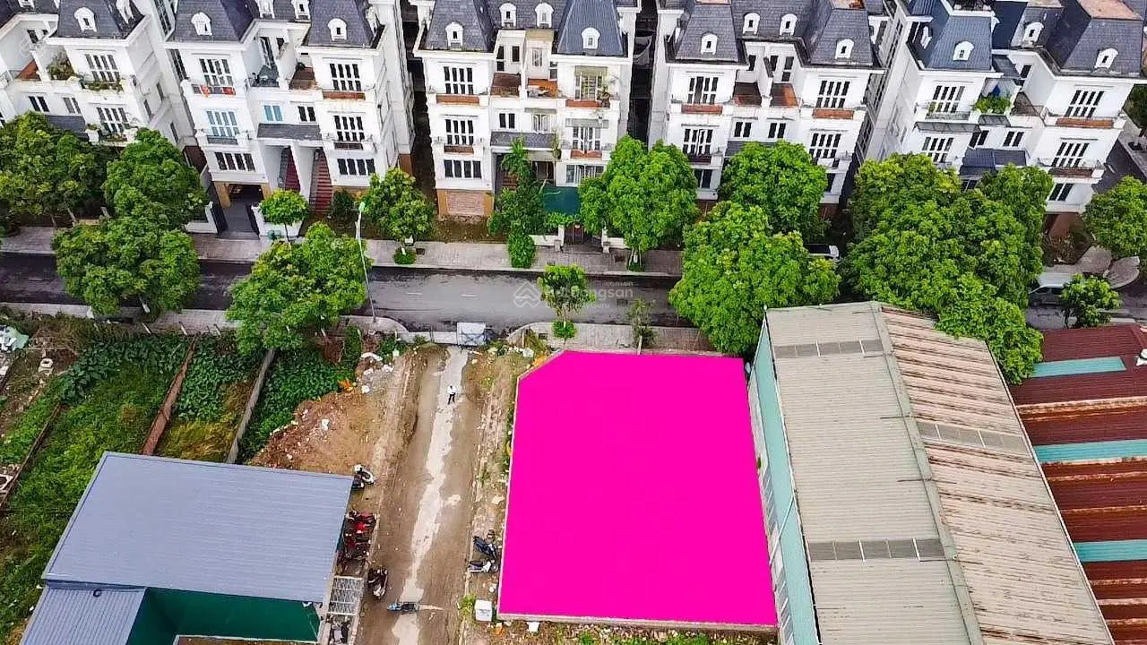 Chính chủ cần bán lô góc 298m2 MT 33m siêu đẹp siêu vip vài bước chân ra đường QL 32 giá tốt nhất