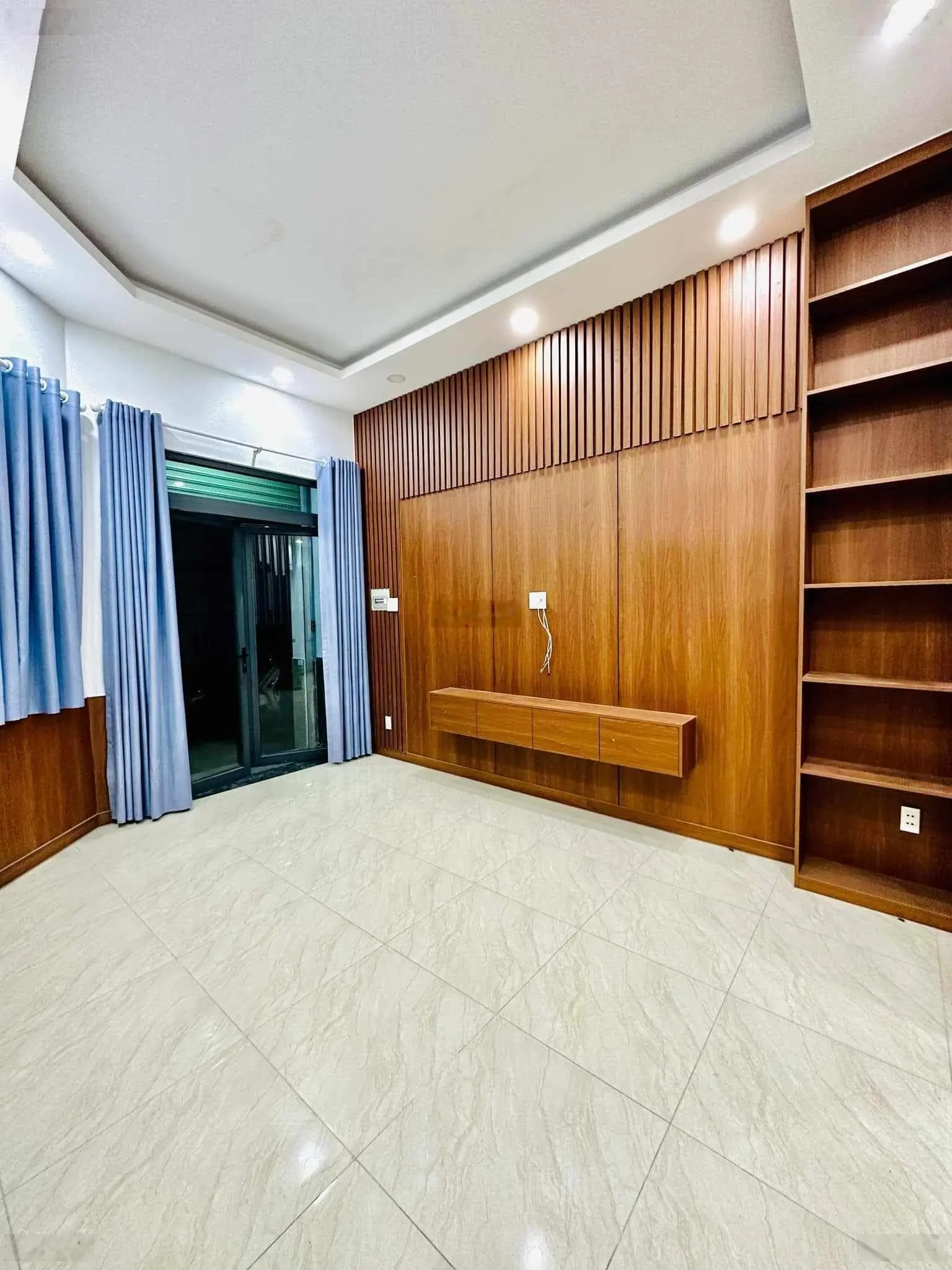 Chủ Cần Tiền Bán Gấp Nhà Nguyễn Trãi Q1 40m2 giá 1T1L 2PN 2WC giá 2tỷ350TL