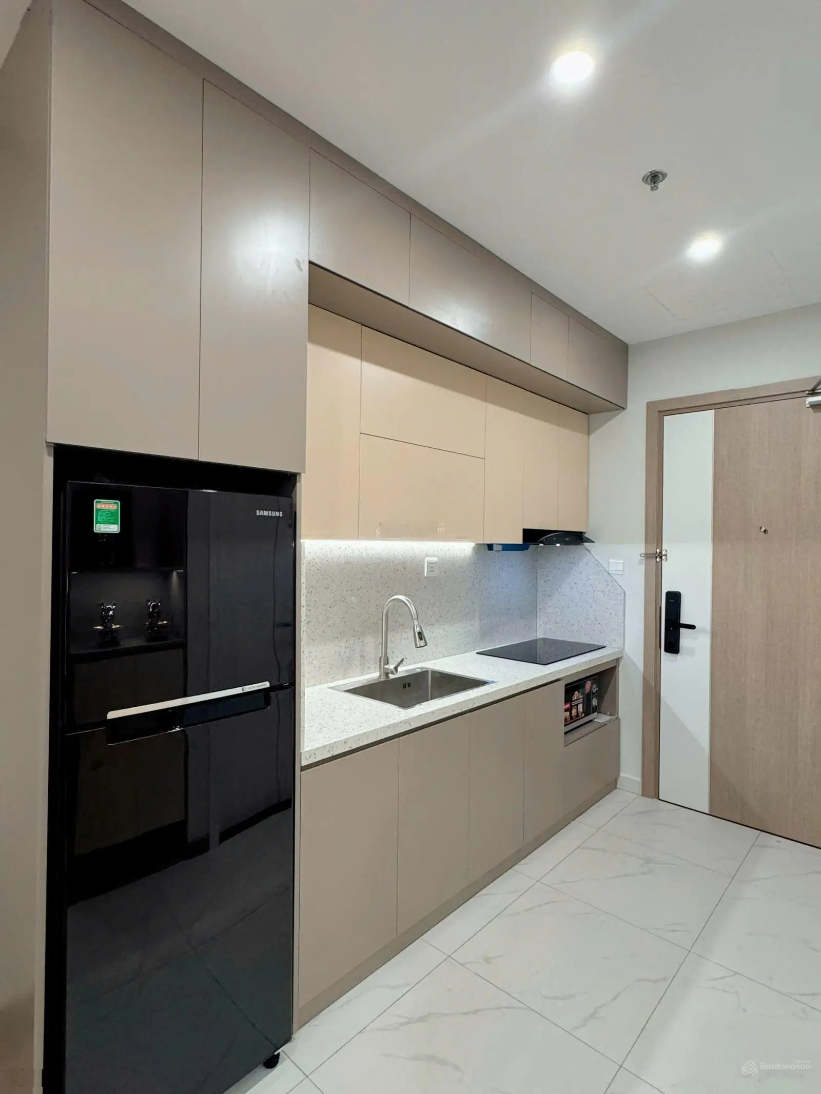 Chính chủ gửi bán căn Studio phân khu Tonkin, DT 30m2, View thoáng mát, nội thất Luxury