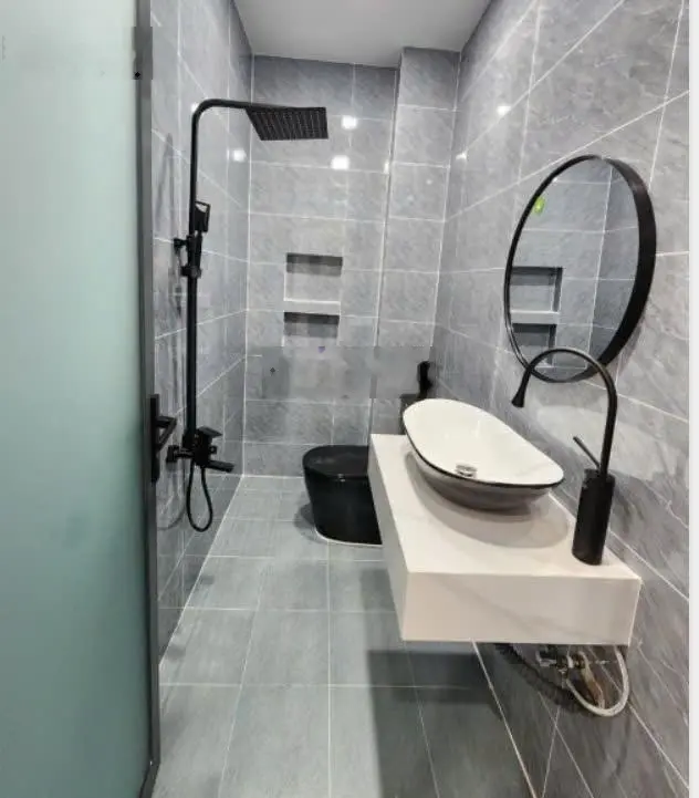 Chính chủ bán nhà 1 trệt 1 lầu sân oto 81m2 sổ riêng ngay KDC Triệu Hoàng Long TP. Thuận An