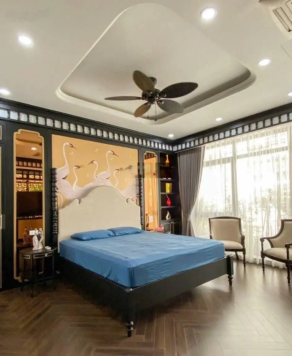 Biệt Phủ Hồ Tây -Nghi Tàm -Xuân Diệu - Phân Lô Víp -Ô Tô Tránh -100M X 5 Tầng MT 9M -Giá Hơn 30 tỷ