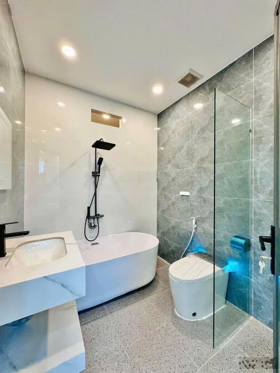 Cần Bán nhà đẹp Nguyễn Thiện Thuật, P3, Q3, giá bán 1tỷ900. Gần chợ, trường học, hẻm 6m
