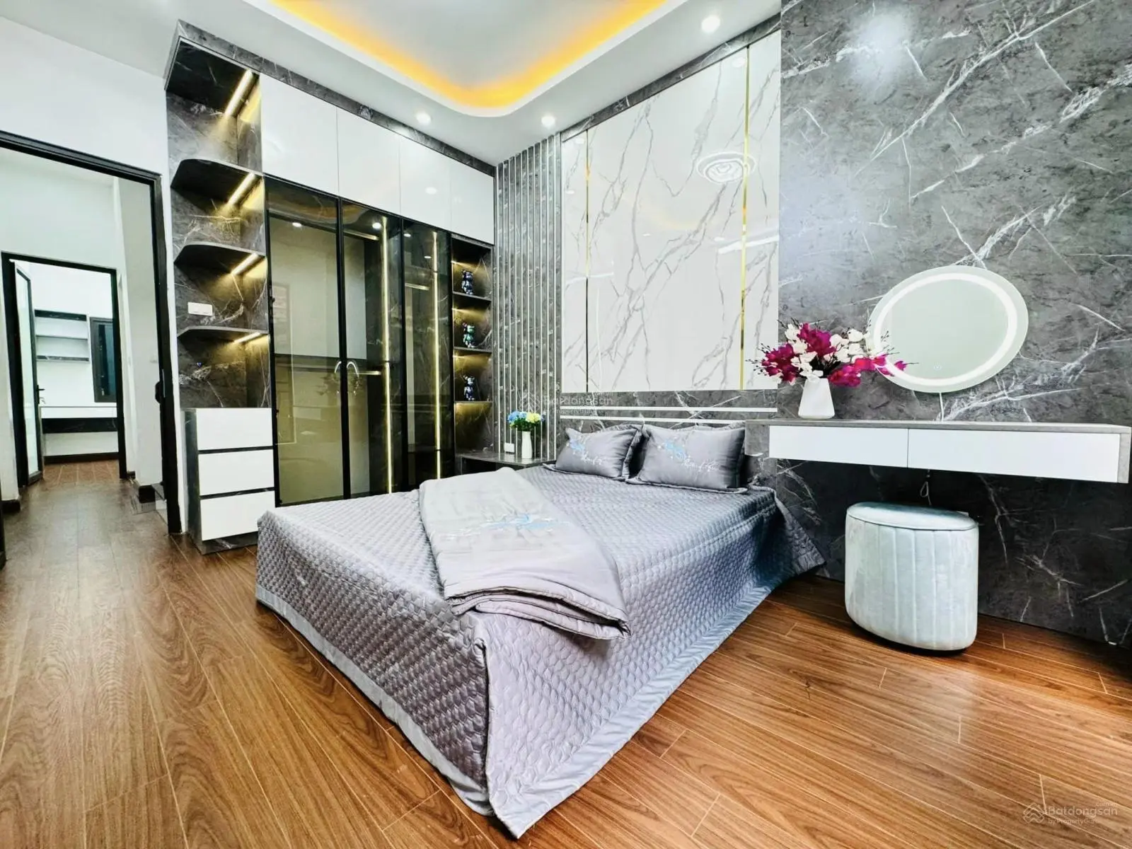 Cực hiếm - 5 tầng giá hơn 4 tỷ - Hoàng Hoa Thám - 32/35m - 5 tầng - 50m ra phố - 4.98 tỷ