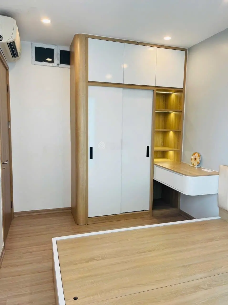 Bán chung cư Nơ 1 Bán Đảo Linh Đàm