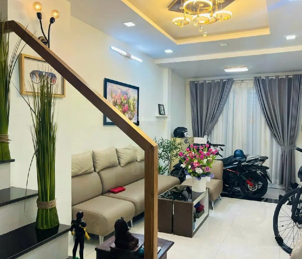 Nhà trung tâm tân bình giá siêu rẻ