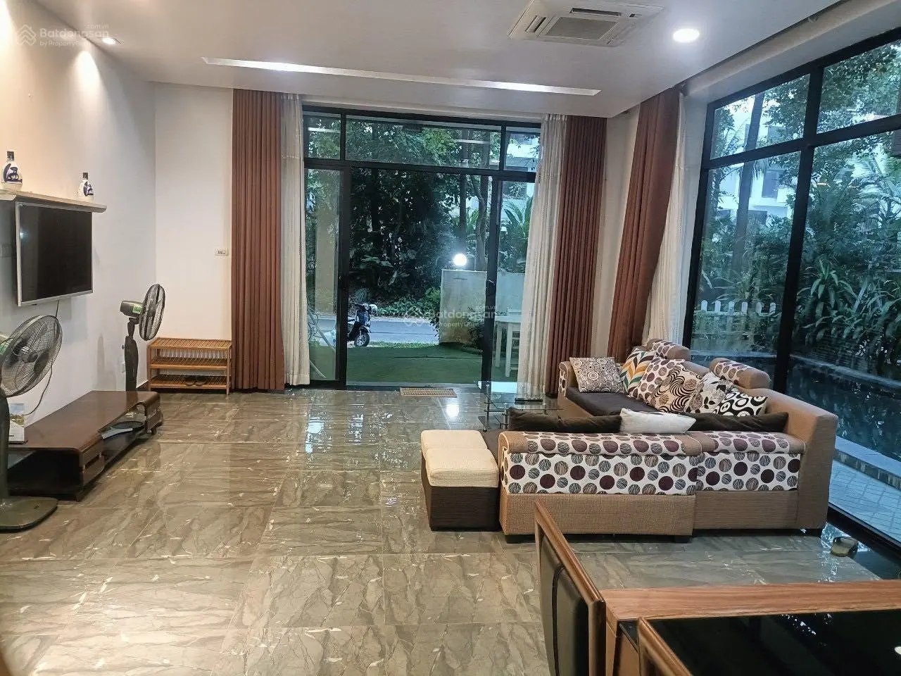 Bán biệt thự Hoàng Quyên 02 phòng ngủ, 180m2 giá 6,9 tỉ