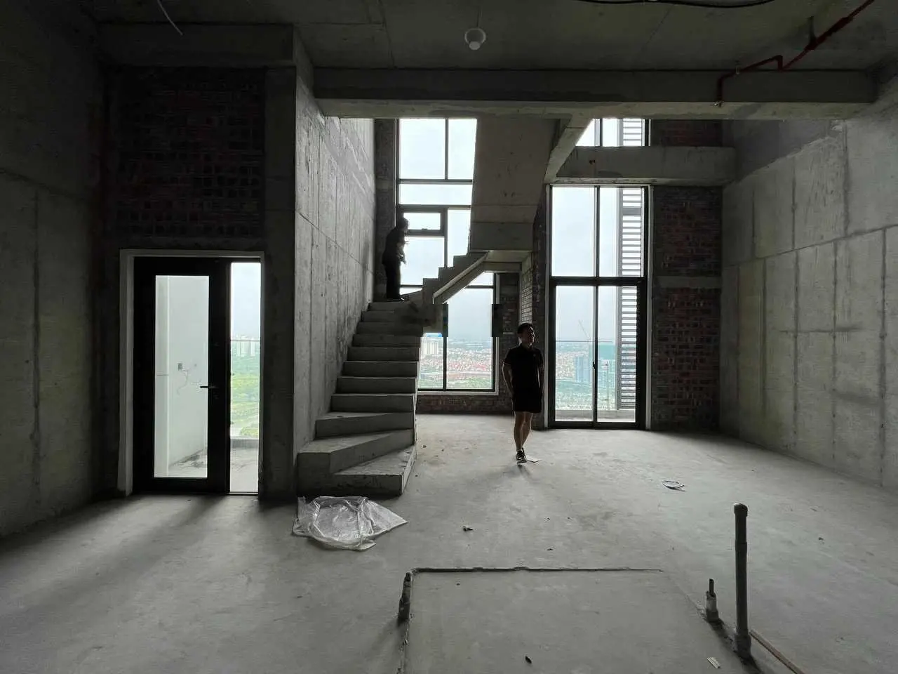 (Chính chủ) Gia đình tôi cần bán căn Penthouse Cao Cấp 106,2m2 Ecopark | Full kính, Trần 9m cực VIP