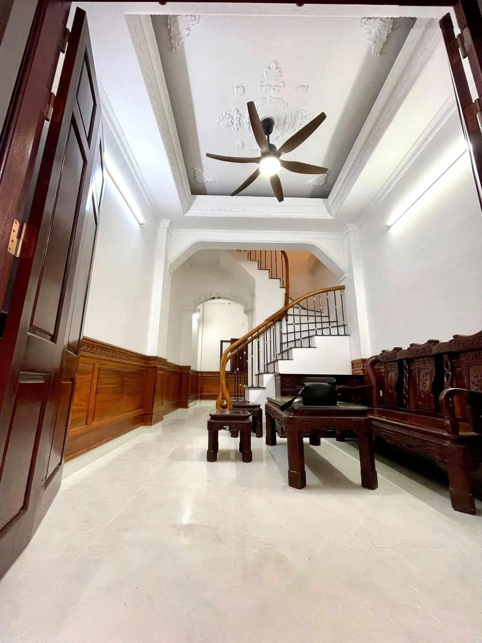 Trung tâm Hai Bà Trưng vị trí đẹp giao thông thuận tiện. Gần các trường Bách Kinh Xây và bệnh viện