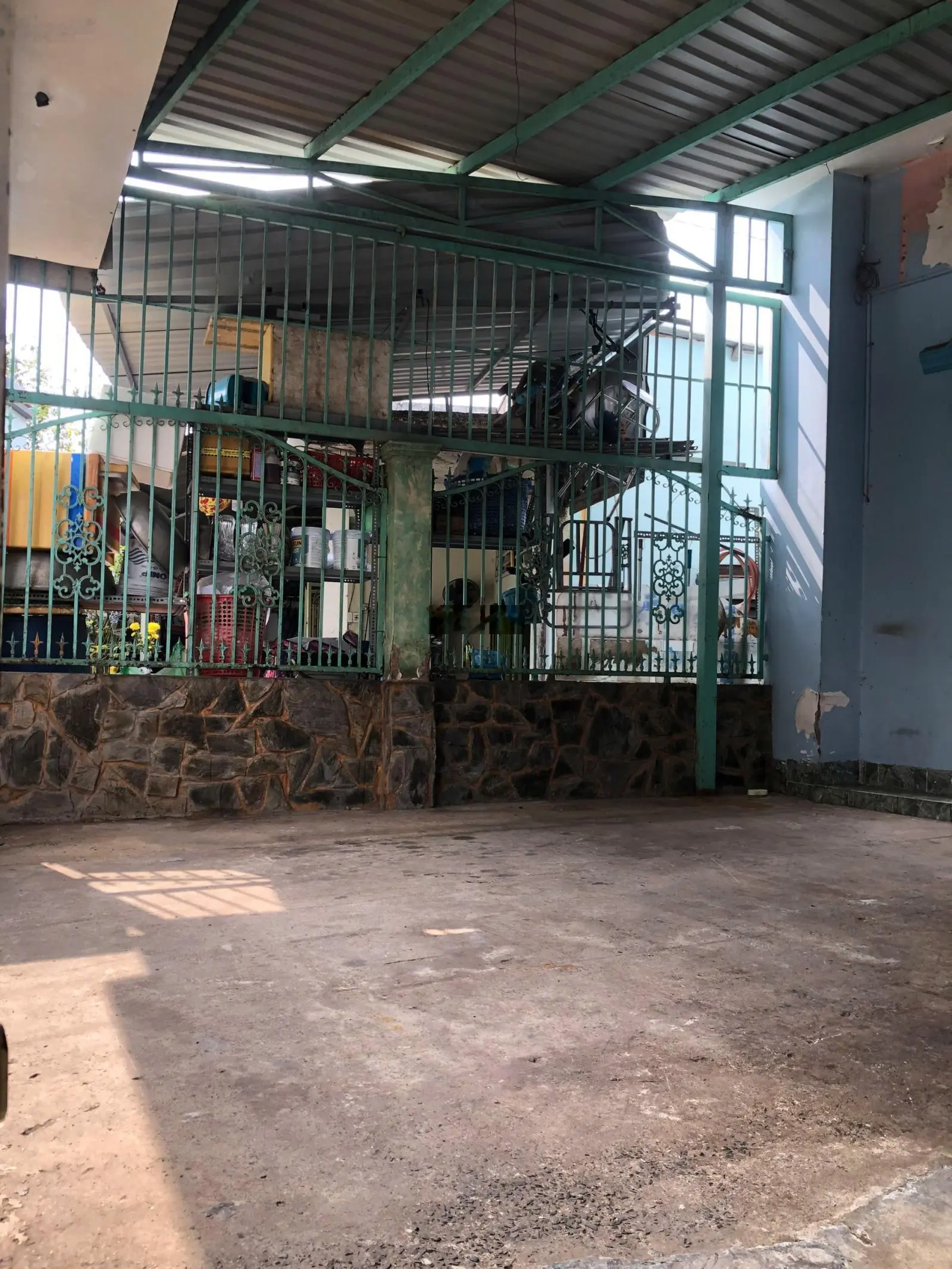 Gấp bán để định cư, HXH thông, nhà 3 tầng, DT: 96m2, ngang 8m, pháp lý chuẩn, tạo ra dòng tiền đều