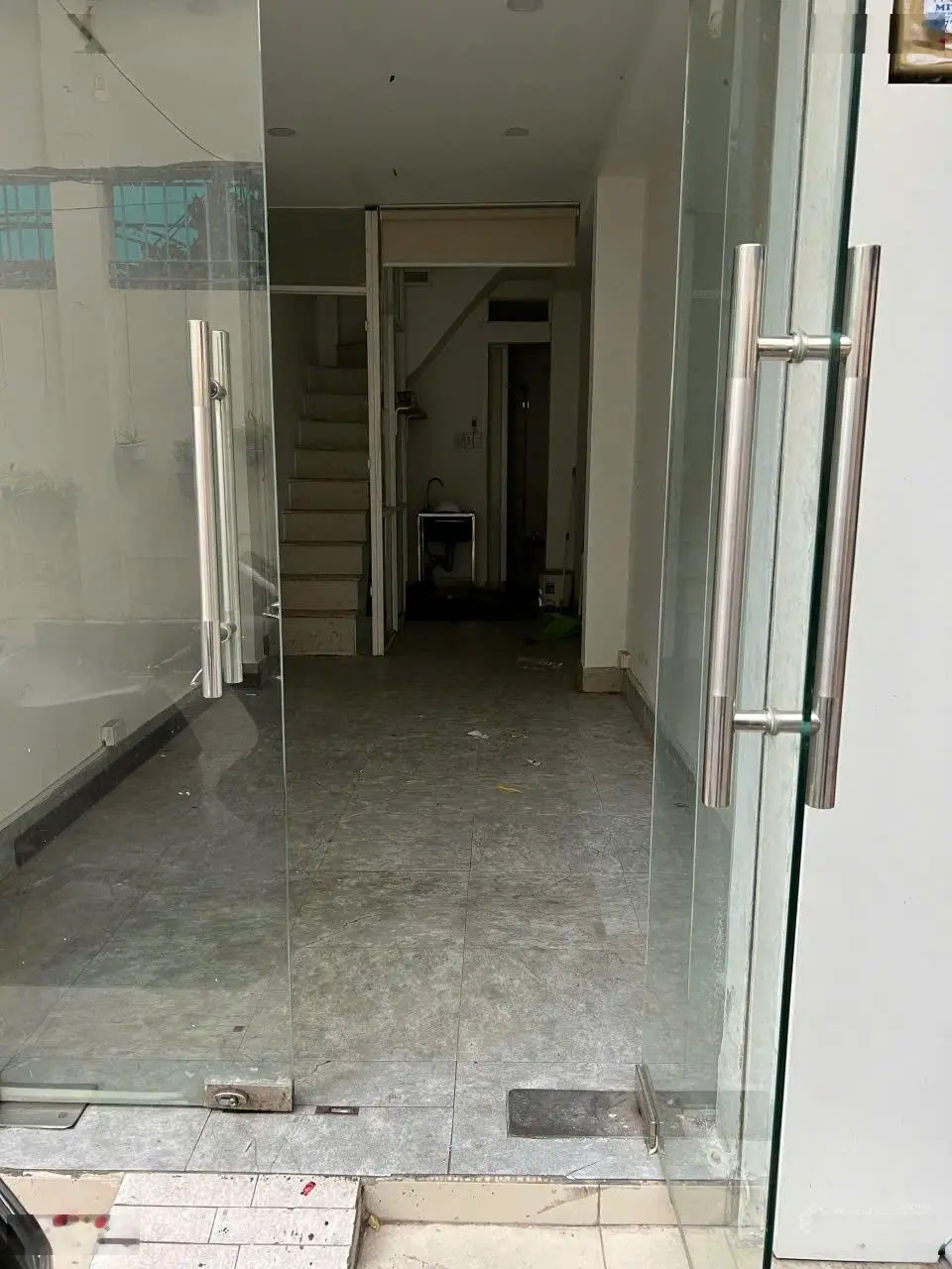 Cần bán nhanh nhà hẻm xe hơi quận 1. 18m2 đất. Hẻm lớn oto tránh nhau