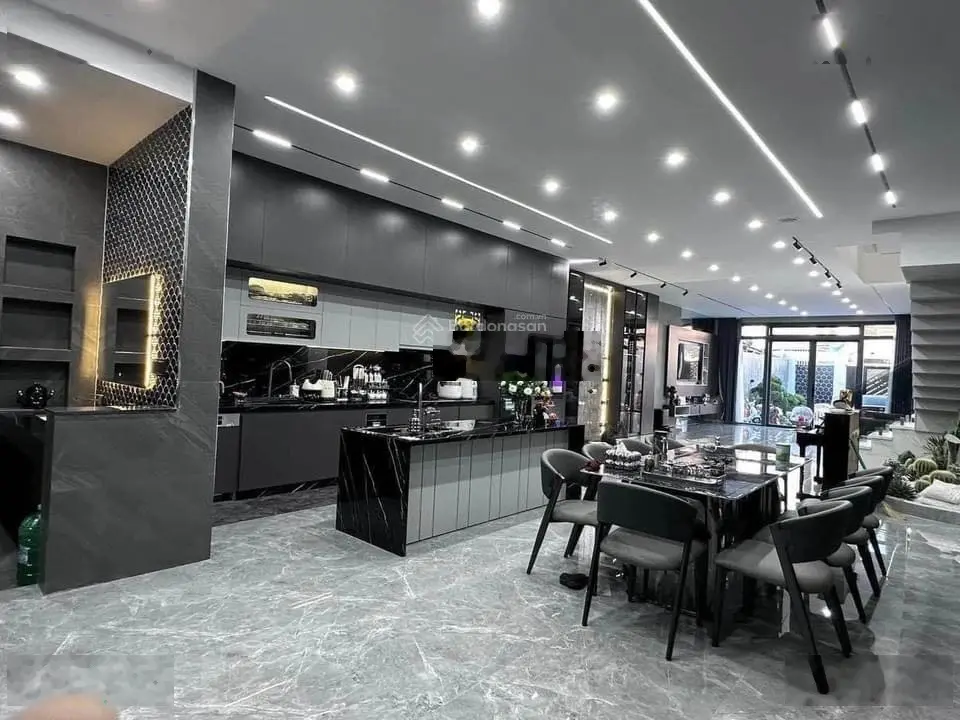 Siêu cấp đặc biệt biệt thự mini sân vườn 90m2 đường Hoa Đào. Sổ riêng