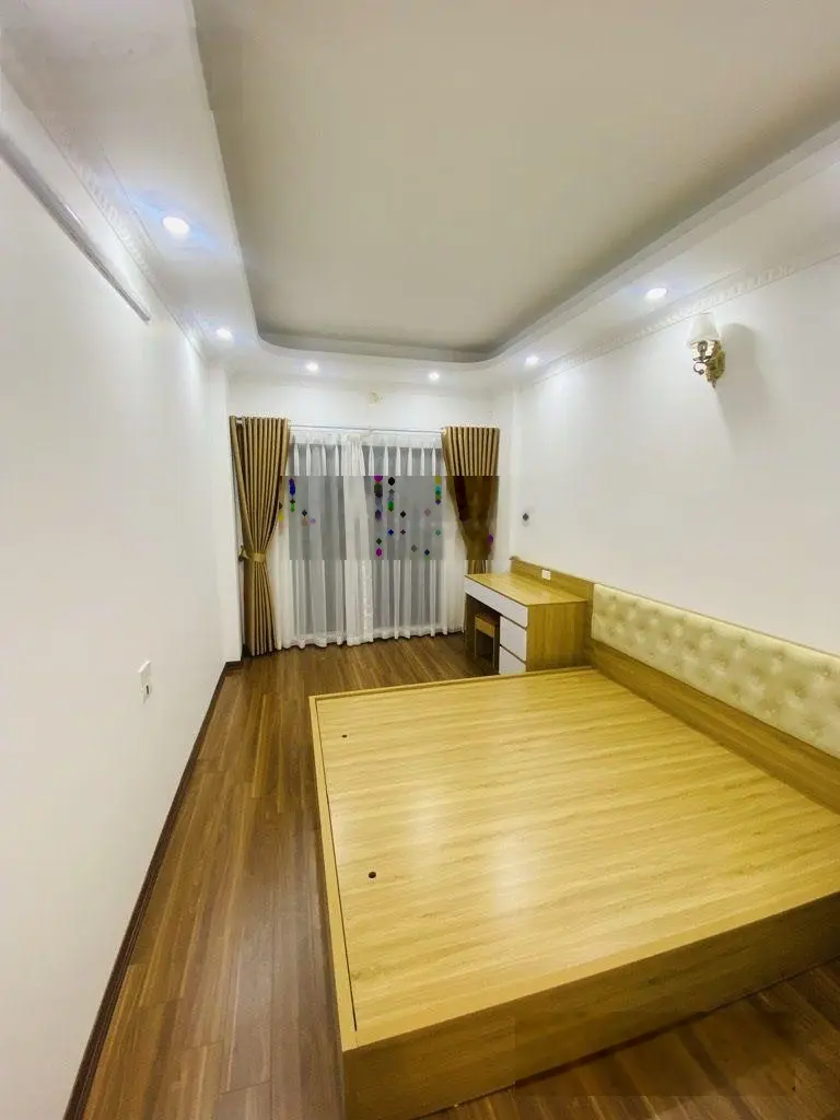 Nhà ngã tư Tân Mai, Trương Định, sát ô tô tránh, 60m2, 5T, lô góc chỉ 7,5 tỷ