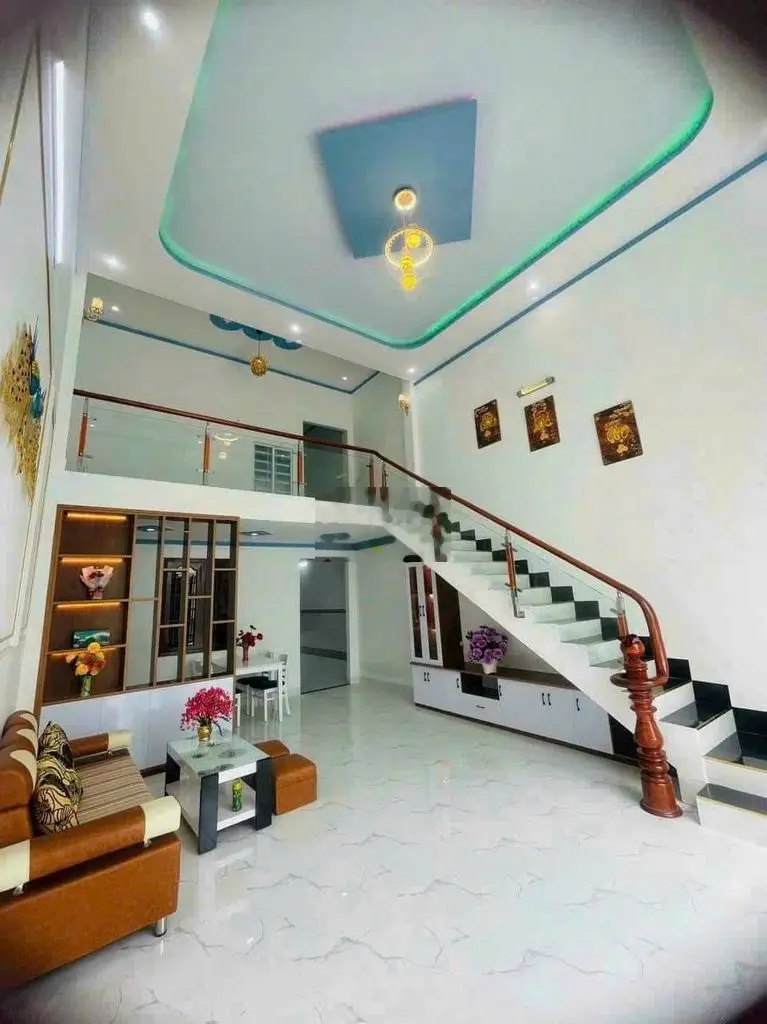 Định cư bán nhà THPT Tân Túc giấy tờ đủ giá 780 triệu tặng nội thất