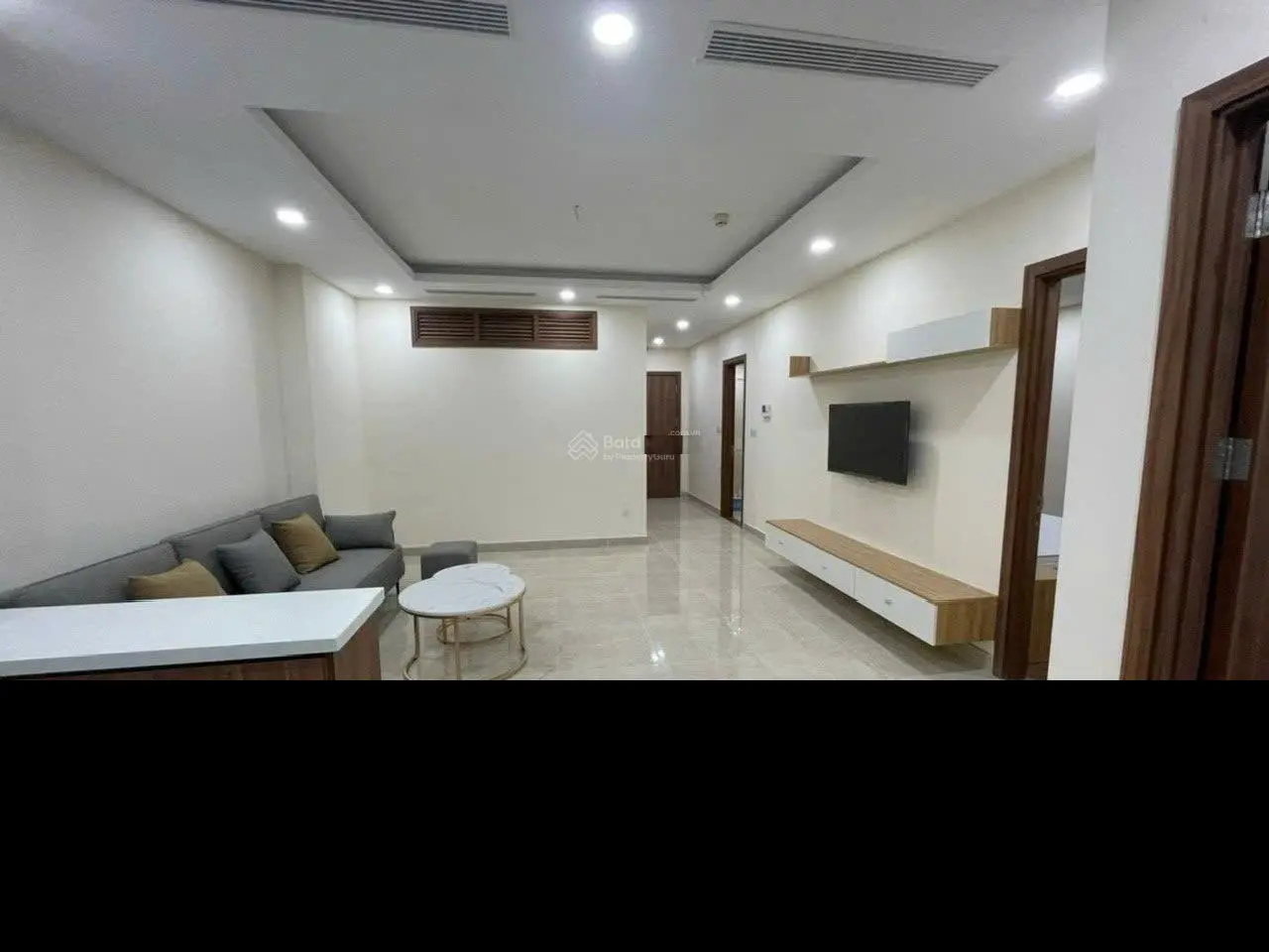 Tôi chính chủ cần bán gấp căn hộ tầng trung, căn góc 2 mặt thoáng. View triệu đô, siêu thoáng mát.