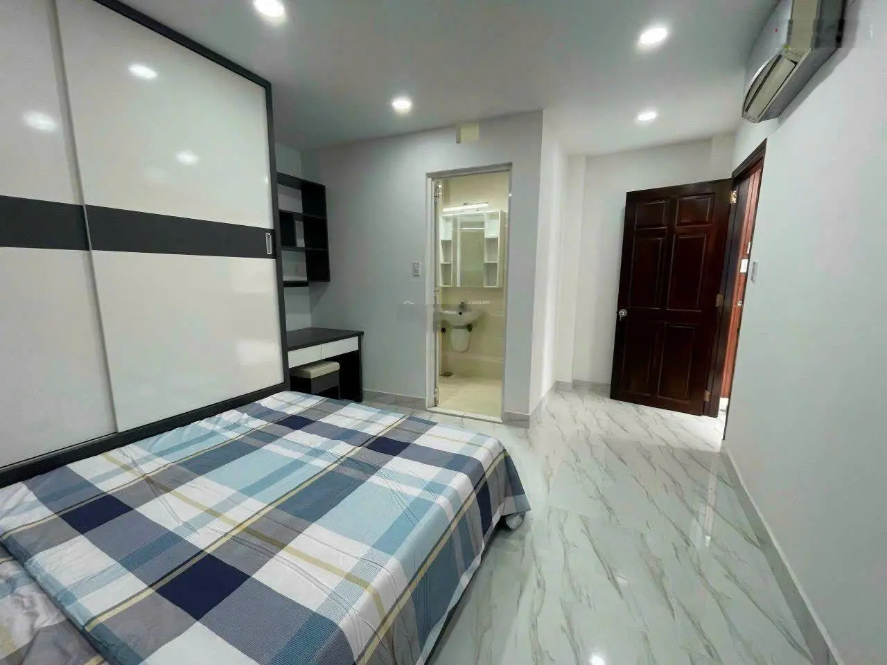 Bán gấp nhà Nguyễn Xí, Bình Thạnh,giá 2tỷ2/48m2,thuận tiện di chuyển,gần chợ.LH 0922811690 Ngân
