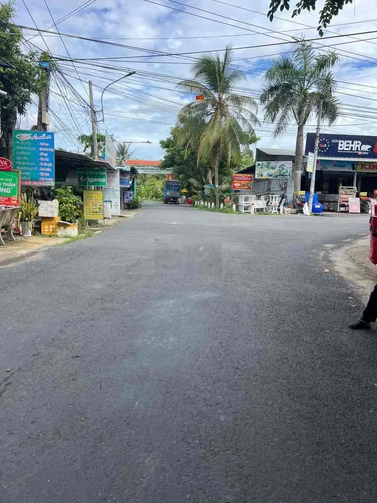 Nền mặt tiền lộ nhựa gần cổng chào Nhơn Thạnh