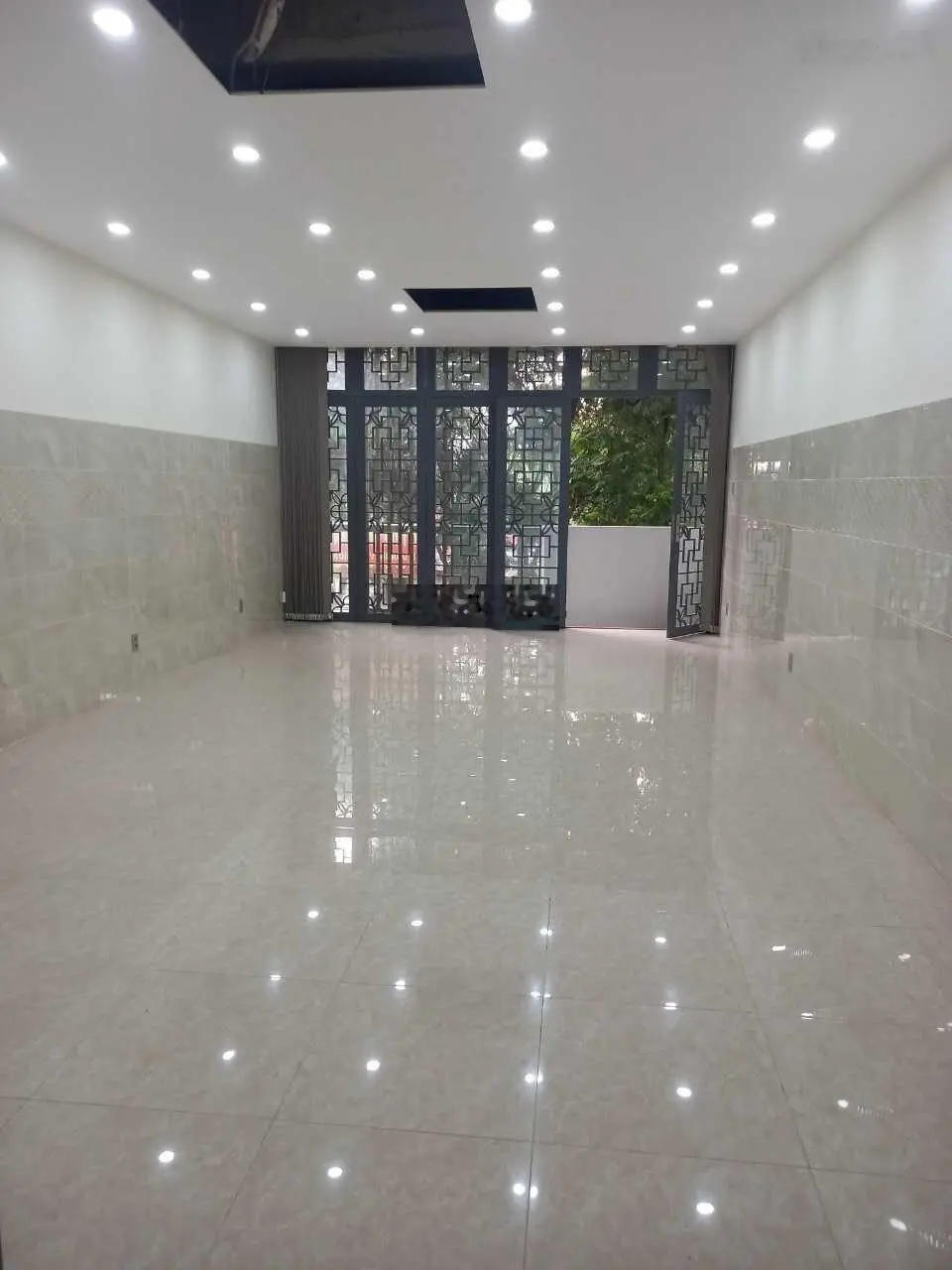 Nhà mặt tiền kinh doanh Đặng Thùy Trâm 5x17,5m hầm 4 tầng đã hoàn công đối diện ĐH Văn Lang