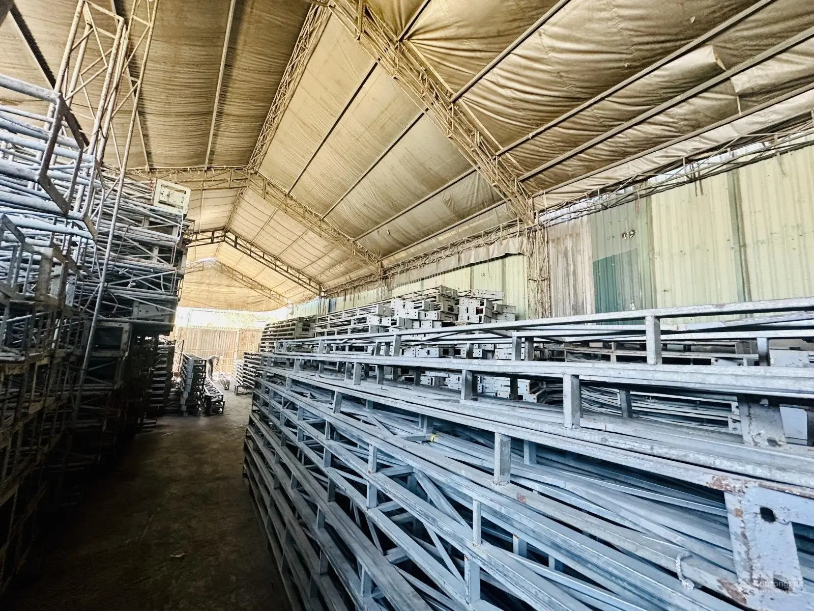 Chủ quá gấp bán lô đất hẻm container đang cho thuê kho xưởng 10tr/ tháng, tặng luôn nhà cấp 4