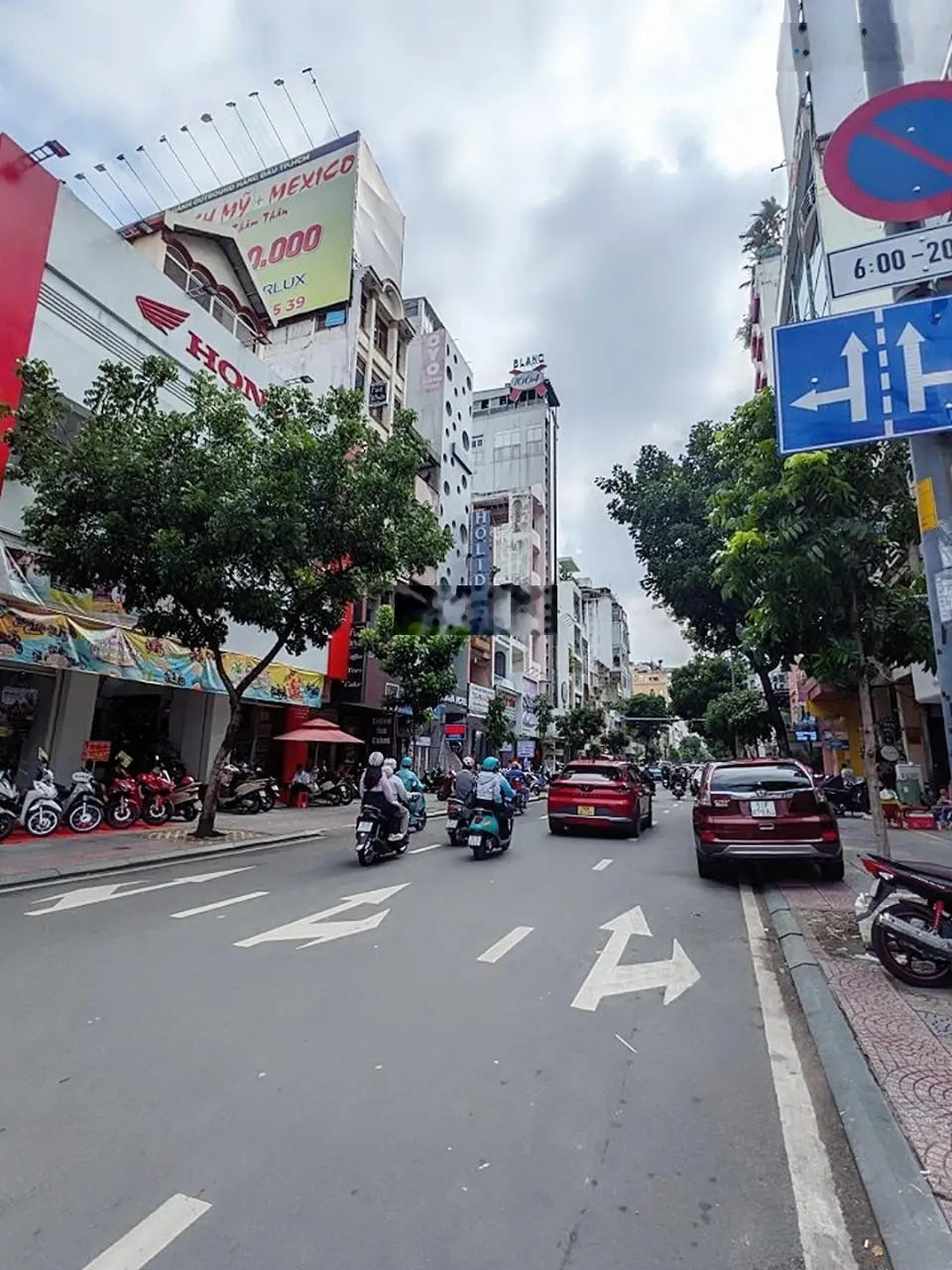 Mặt tiền ngay chợ Bến Thành, 12x20m 145 tỷ, tiện xây Building, ngang hiếm