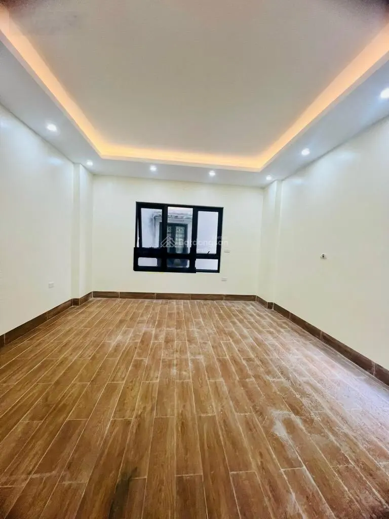 Bán nhà cầu giấy, 6 tầng thang máy - lô góc - ngõ thông - mới koong, 40,4 m2, giá 10,9 tỷ.