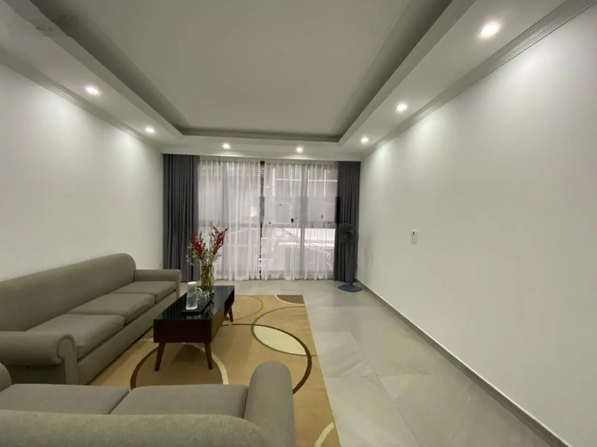 Bán Gấp nhà phân lô Đường 800A cầu giấy víp 50m2 x 8 tầng mặt tiền 4,5m ô tô vào nhà