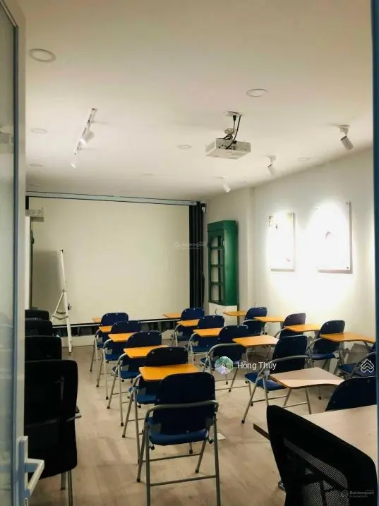 (HOT) Bán nhà mặt tiền khu vip nhà ga T3 Hoàng Hoa Thám 4,6x14m 4 tầng đang cho thuê 30 tr/tháng