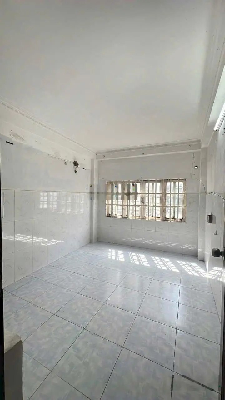 Nhà 5 tầng 5pn - sát mặt tiền Tôn Đản, xe hơi cách nhà 5m. 5,3 tỷ