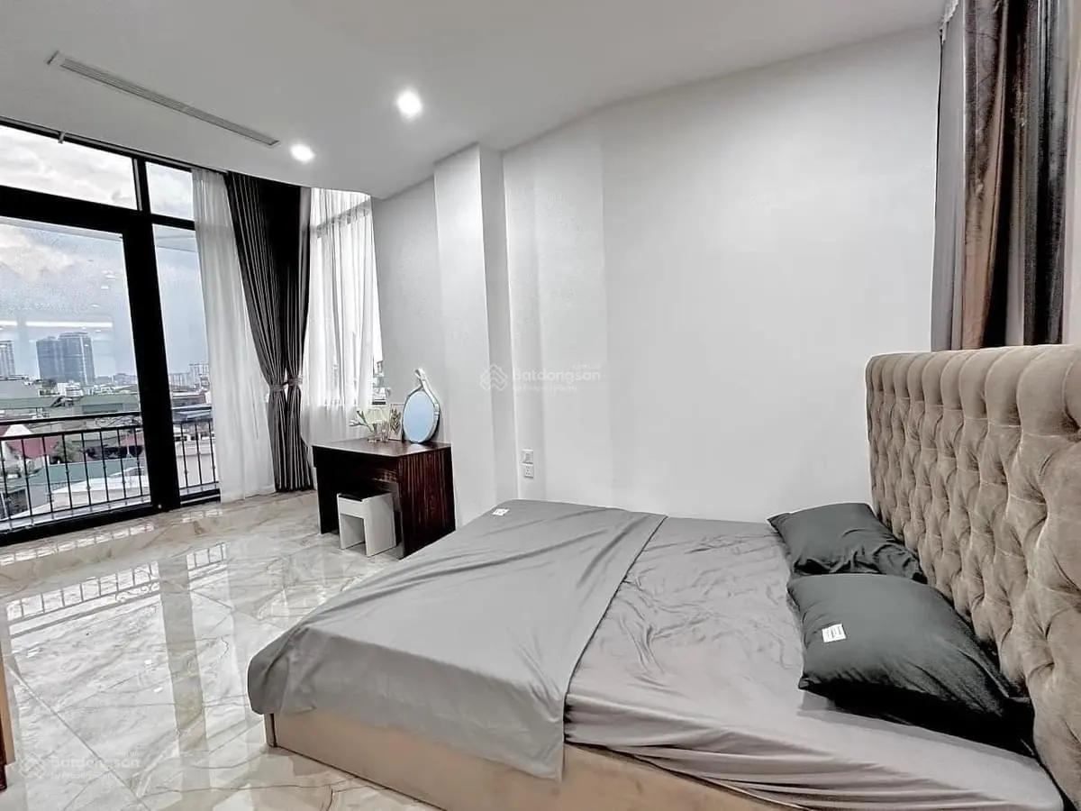Bán nhà Hoàng Cầu Đống Đa lô góc 3 thoáng,ngõ thông ,ô tô đỗ cửa dòng tiền đỉnh 60m2/5T/5.5MT 14ty