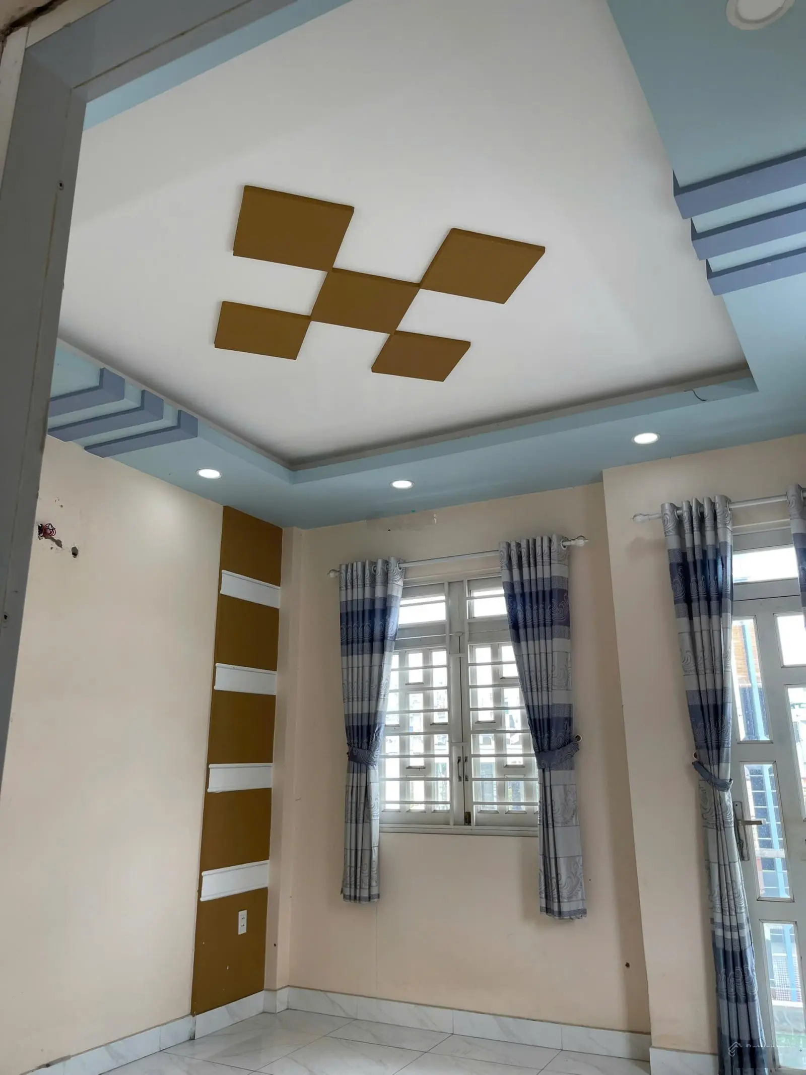 Hẻm 528 Điện Biên Phủ Quận 10, 4m x 11m, 5 tầng, xe hơi đỗ cửa, 9. X tỷ (thương lượng)